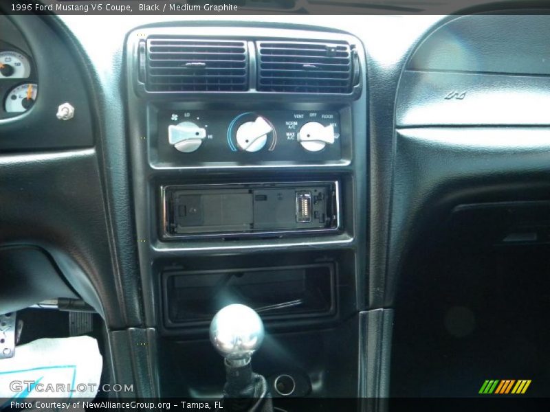 Black / Medium Graphite 1996 Ford Mustang V6 Coupe