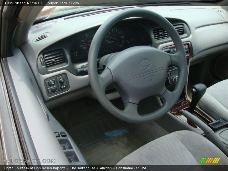 Super Black / Grey 1999 Nissan Altima GXE