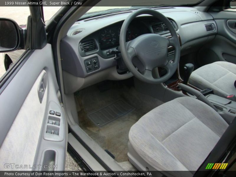 Super Black / Grey 1999 Nissan Altima GXE