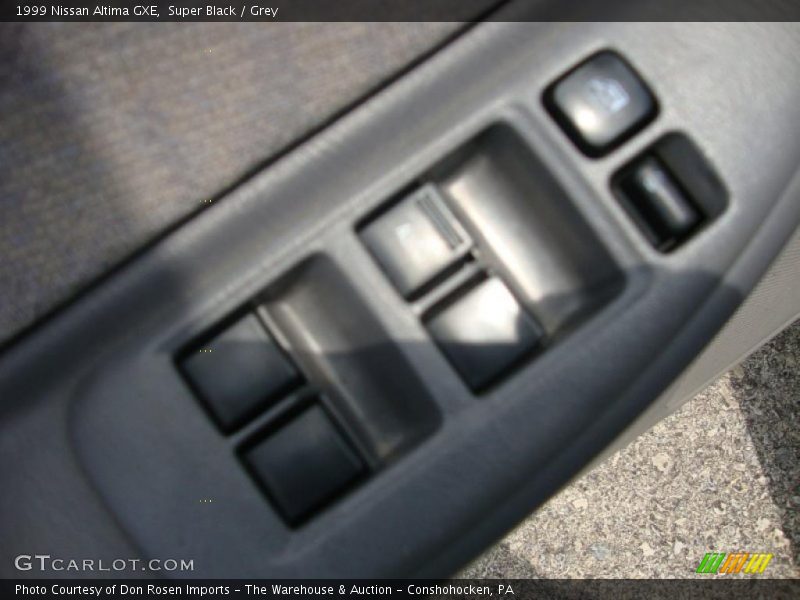 Super Black / Grey 1999 Nissan Altima GXE