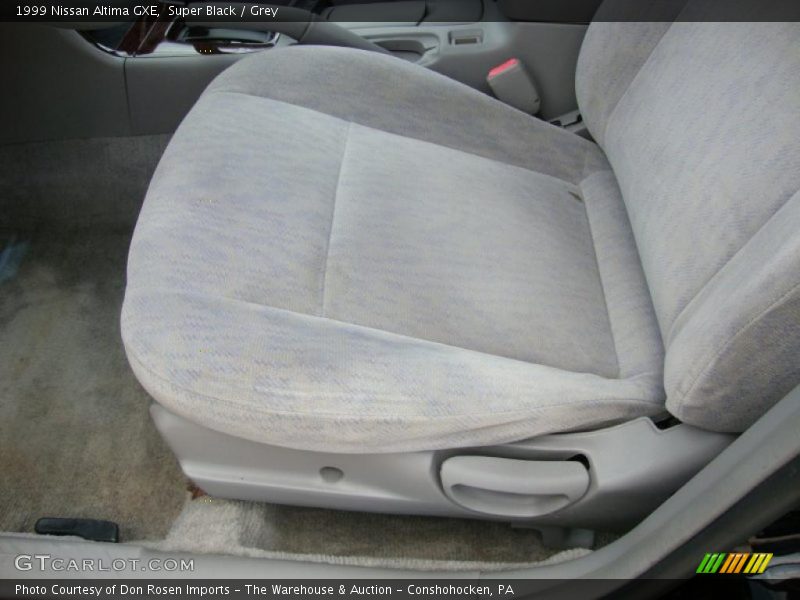 Super Black / Grey 1999 Nissan Altima GXE