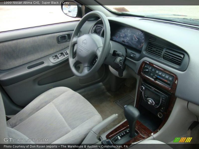 Super Black / Grey 1999 Nissan Altima GXE