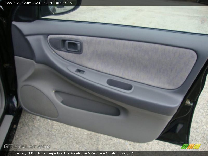 Super Black / Grey 1999 Nissan Altima GXE