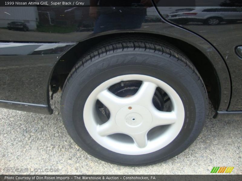 Super Black / Grey 1999 Nissan Altima GXE