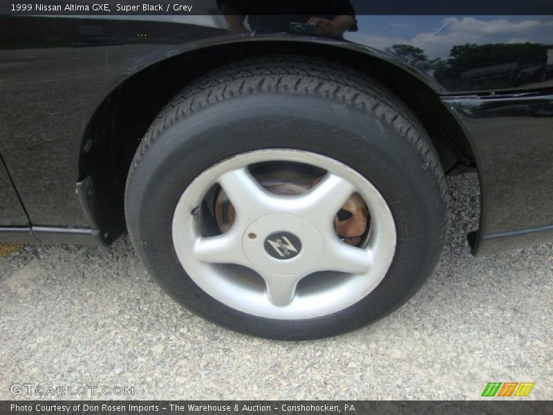 Super Black / Grey 1999 Nissan Altima GXE