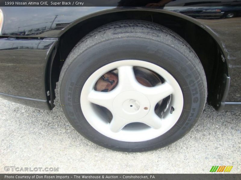 Super Black / Grey 1999 Nissan Altima GXE