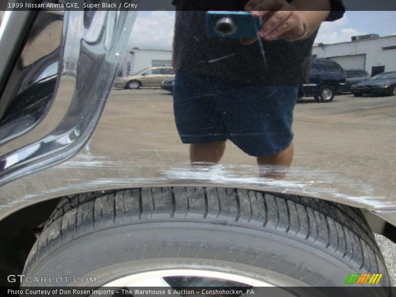 Super Black / Grey 1999 Nissan Altima GXE