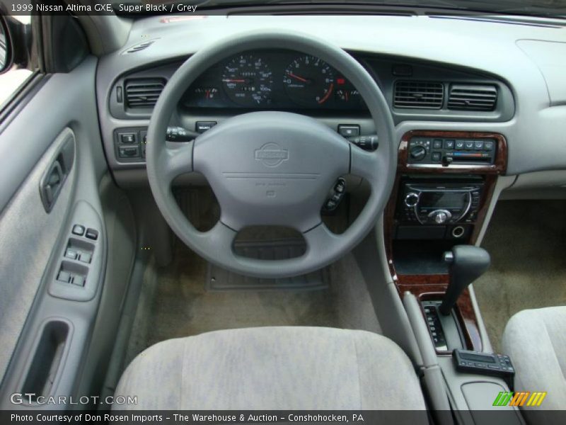 Super Black / Grey 1999 Nissan Altima GXE
