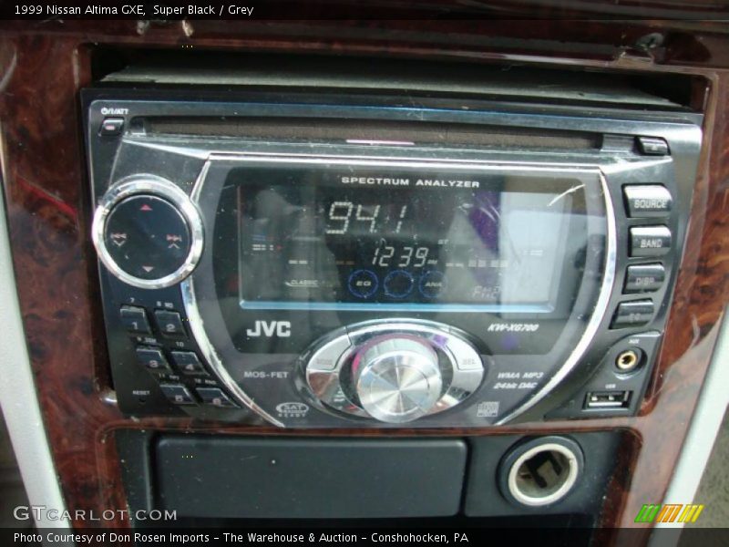 Super Black / Grey 1999 Nissan Altima GXE