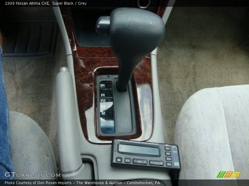 Super Black / Grey 1999 Nissan Altima GXE