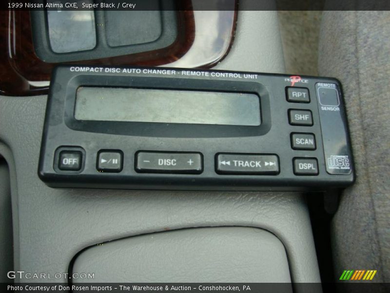 Super Black / Grey 1999 Nissan Altima GXE