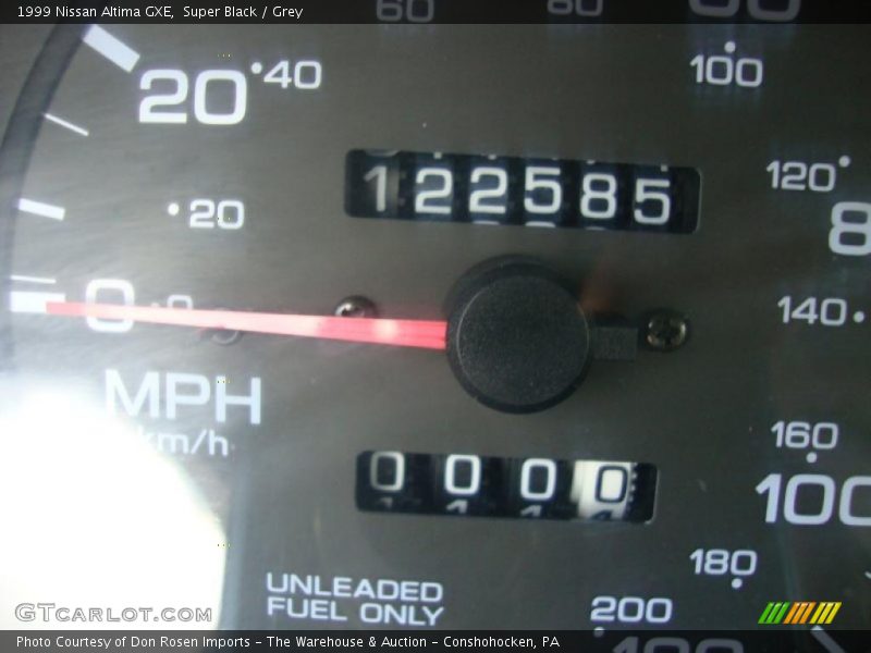 Super Black / Grey 1999 Nissan Altima GXE