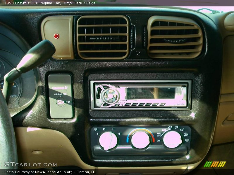 Onyx Black / Beige 1998 Chevrolet S10 Regular Cab