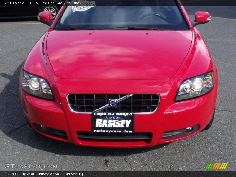 Passion Red / Off Black 2010 Volvo C70 T5