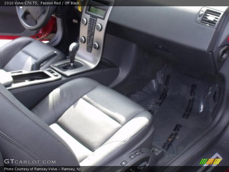 Passion Red / Off Black 2010 Volvo C70 T5