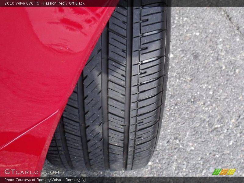 Passion Red / Off Black 2010 Volvo C70 T5