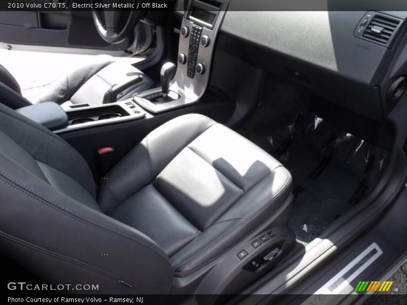Electric Silver Metallic / Off Black 2010 Volvo C70 T5