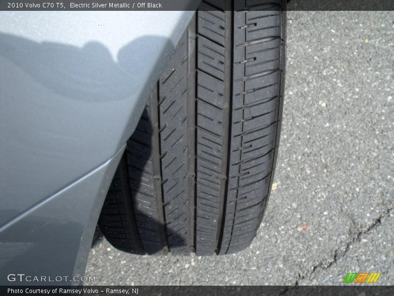 Electric Silver Metallic / Off Black 2010 Volvo C70 T5