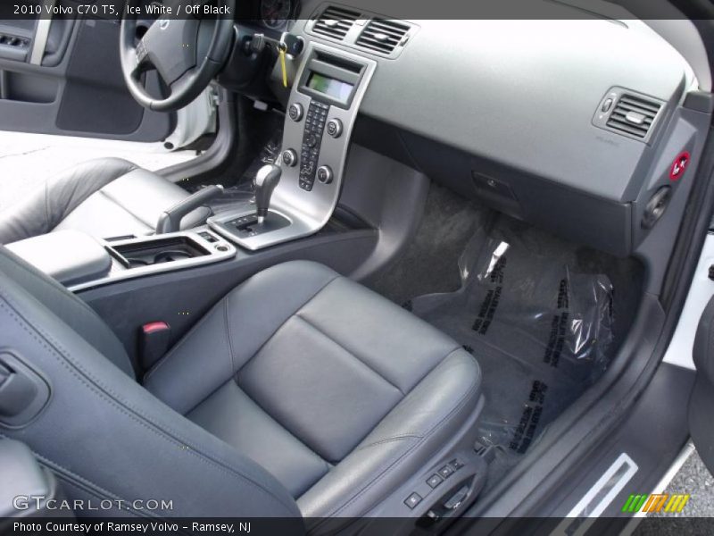 Ice White / Off Black 2010 Volvo C70 T5