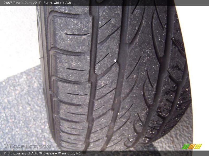 Super White / Ash 2007 Toyota Camry XLE