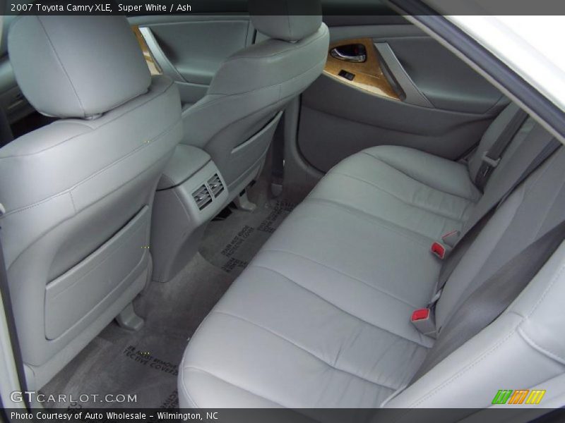 Super White / Ash 2007 Toyota Camry XLE