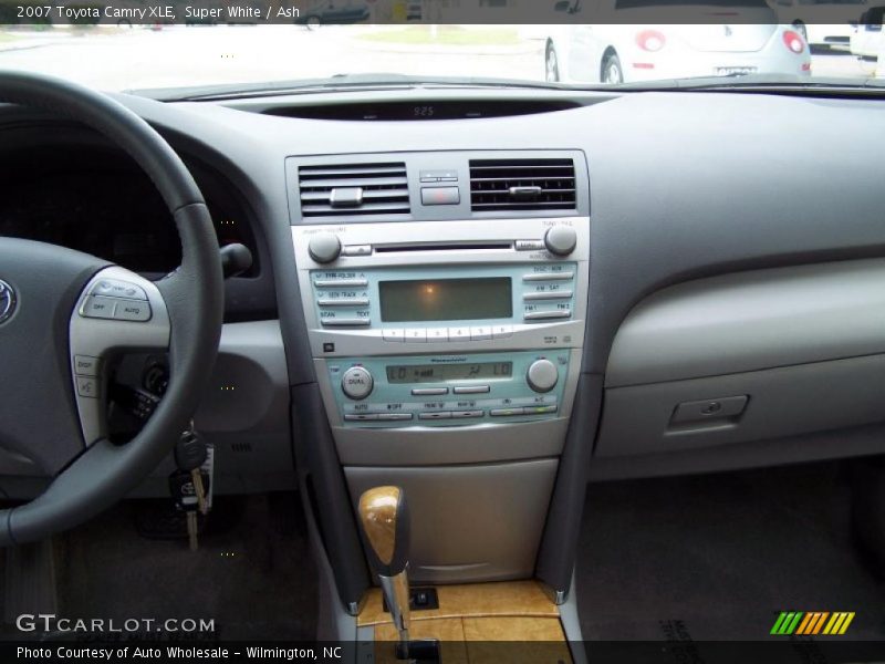 Super White / Ash 2007 Toyota Camry XLE
