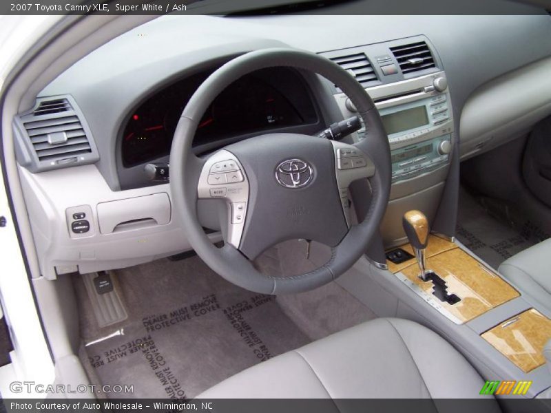 Super White / Ash 2007 Toyota Camry XLE