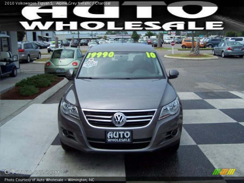 Alpine Grey Metallic / Charcoal 2010 Volkswagen Tiguan S