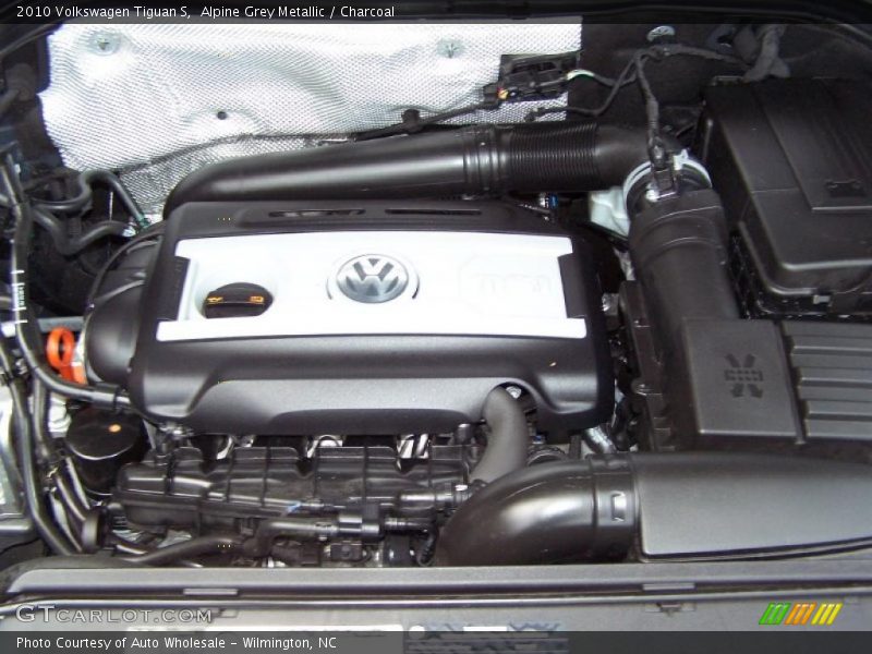 Alpine Grey Metallic / Charcoal 2010 Volkswagen Tiguan S