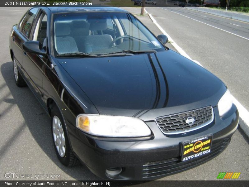 Blackout Black / Stone 2001 Nissan Sentra GXE