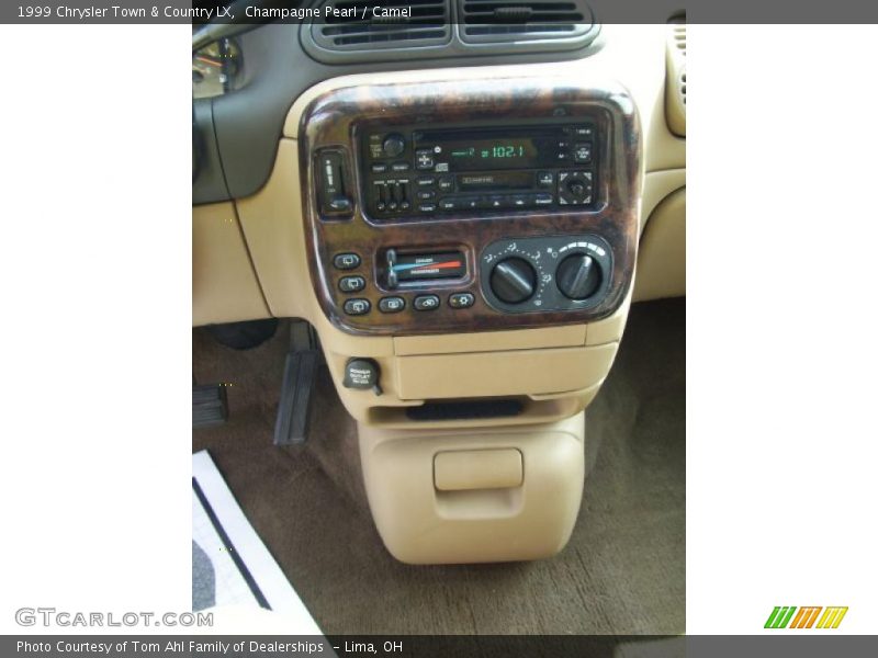 Champagne Pearl / Camel 1999 Chrysler Town & Country LX