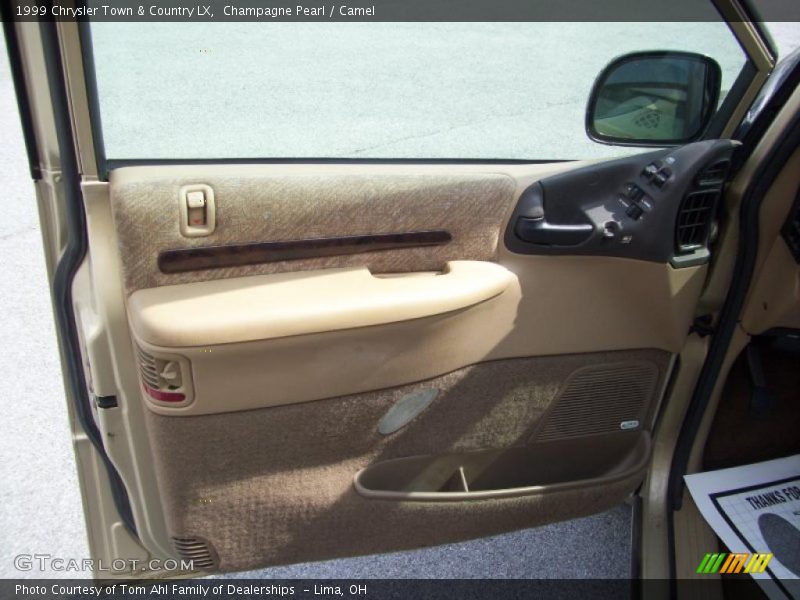 Champagne Pearl / Camel 1999 Chrysler Town & Country LX