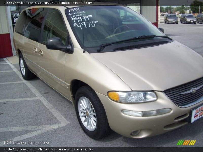 Champagne Pearl / Camel 1999 Chrysler Town & Country LX