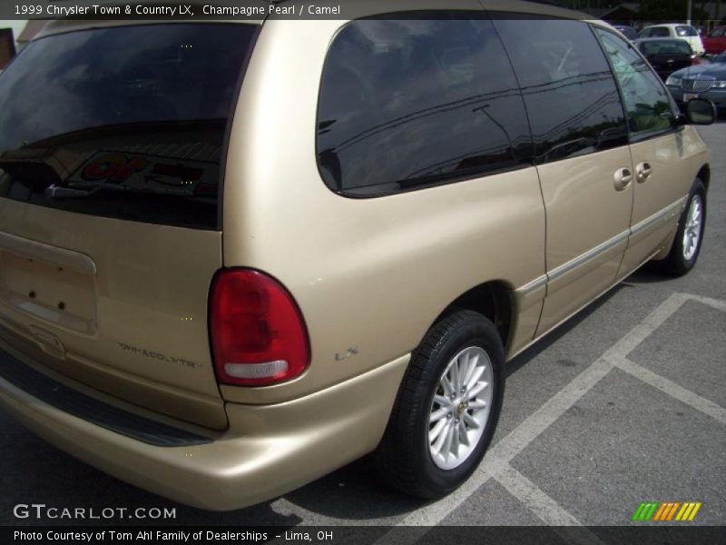 Champagne Pearl / Camel 1999 Chrysler Town & Country LX