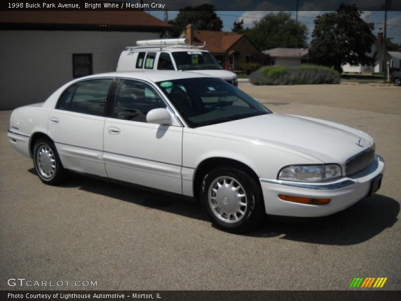 Bright White / Medium Gray 1998 Buick Park Avenue