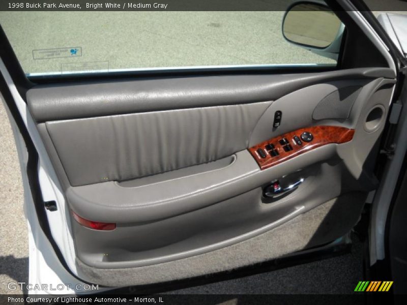 Bright White / Medium Gray 1998 Buick Park Avenue