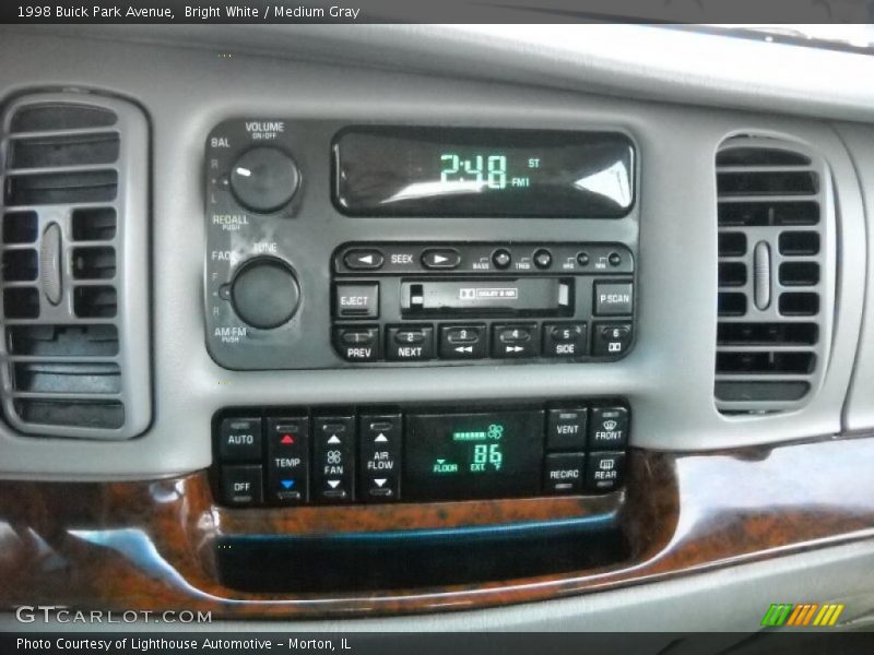 Bright White / Medium Gray 1998 Buick Park Avenue