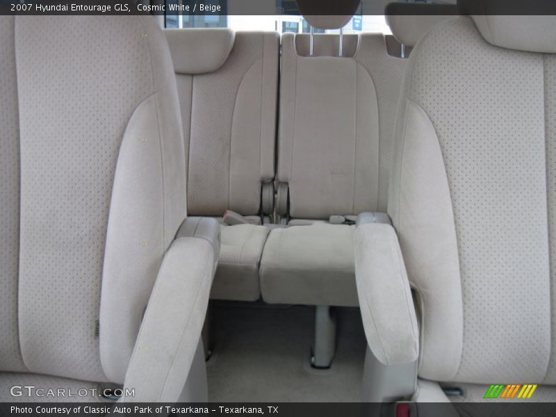 Cosmic White / Beige 2007 Hyundai Entourage GLS