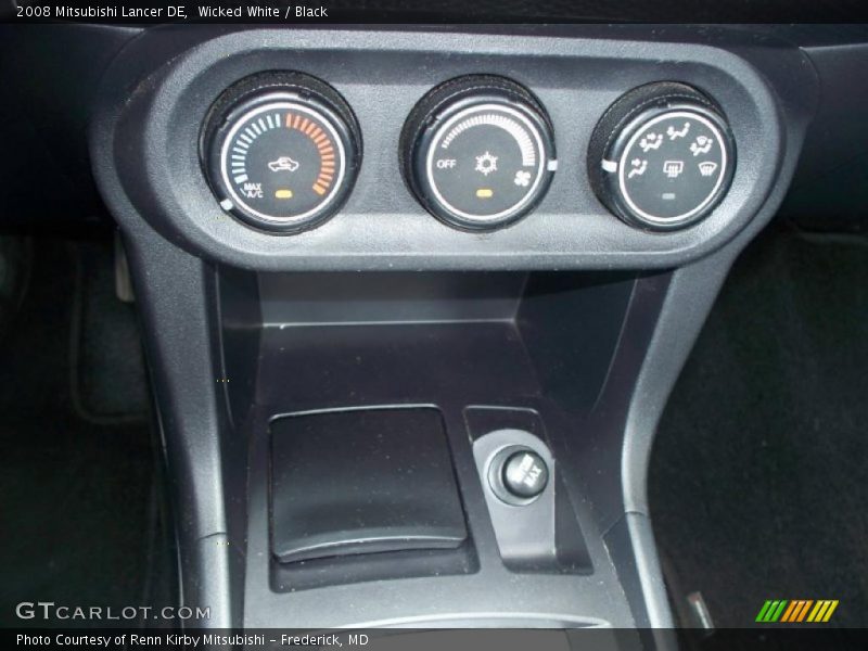 Wicked White / Black 2008 Mitsubishi Lancer DE
