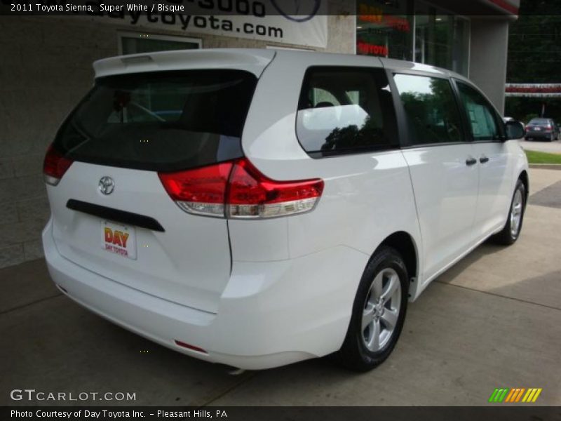 Super White / Bisque 2011 Toyota Sienna