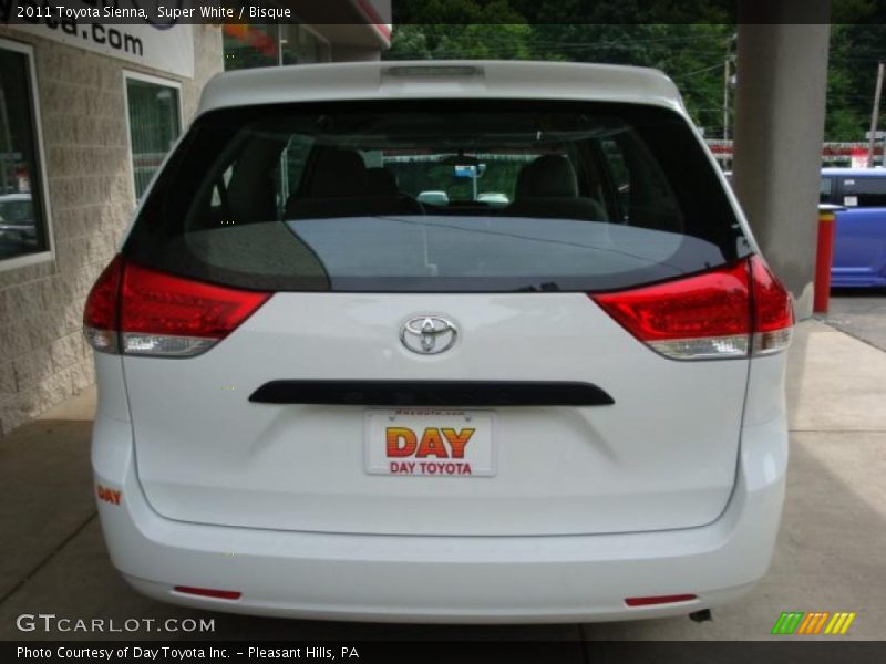 Super White / Bisque 2011 Toyota Sienna