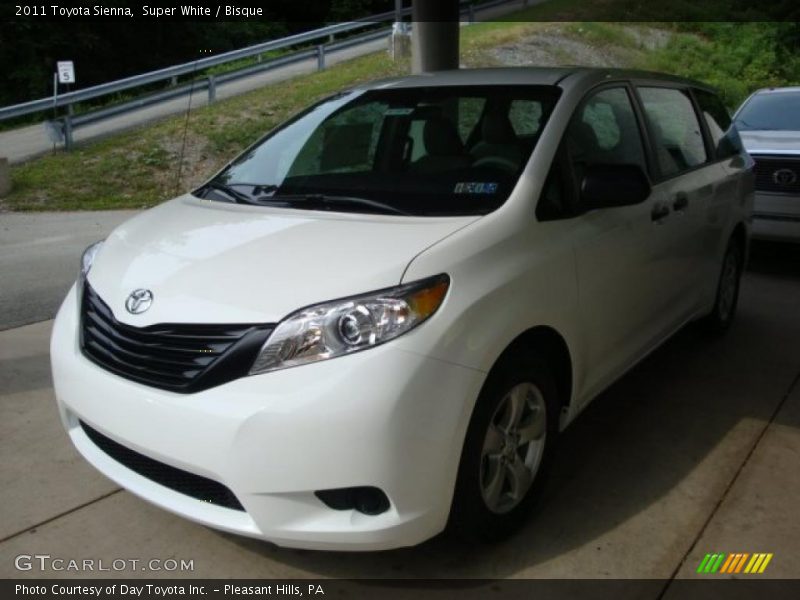 Super White / Bisque 2011 Toyota Sienna