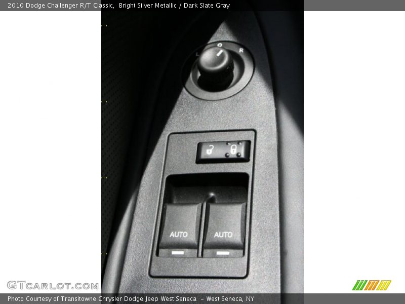 Bright Silver Metallic / Dark Slate Gray 2010 Dodge Challenger R/T Classic