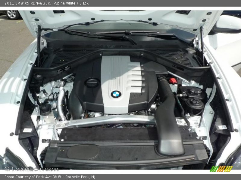 Alpine White / Black 2011 BMW X5 xDrive 35d