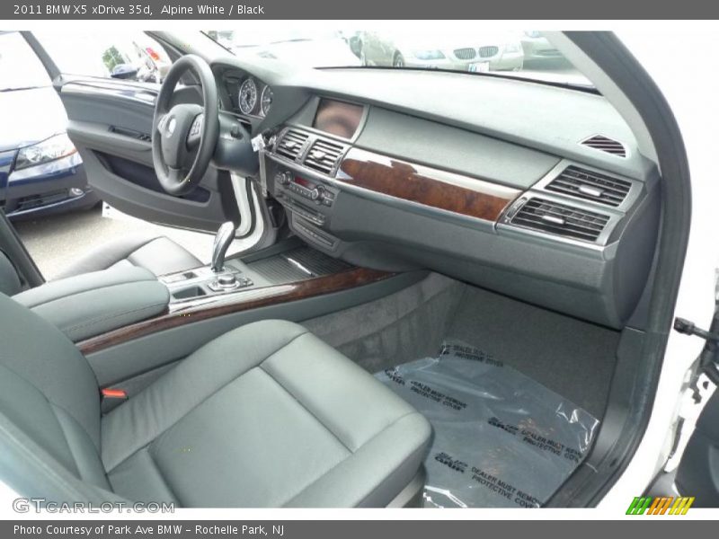 Alpine White / Black 2011 BMW X5 xDrive 35d