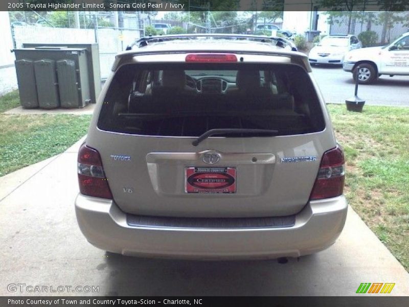 Sonora Gold Pearl / Ivory 2005 Toyota Highlander Limited