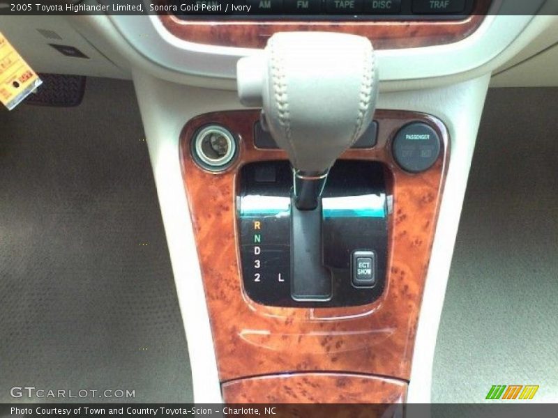 Sonora Gold Pearl / Ivory 2005 Toyota Highlander Limited