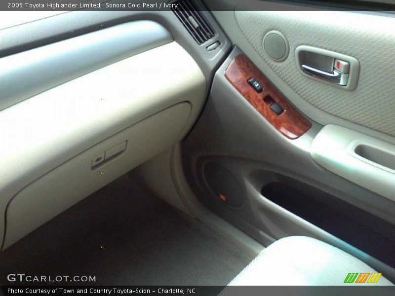 Sonora Gold Pearl / Ivory 2005 Toyota Highlander Limited