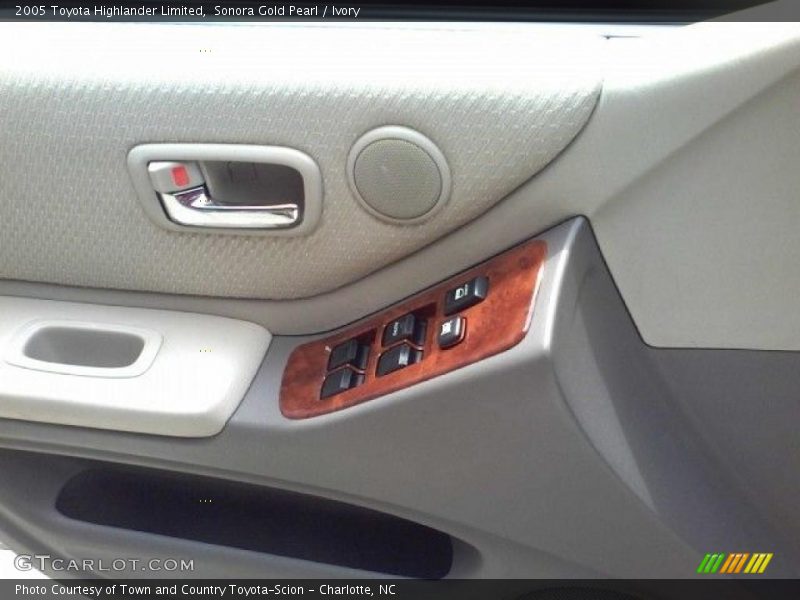 Sonora Gold Pearl / Ivory 2005 Toyota Highlander Limited