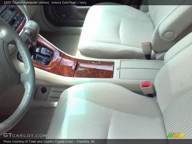 Sonora Gold Pearl / Ivory 2005 Toyota Highlander Limited